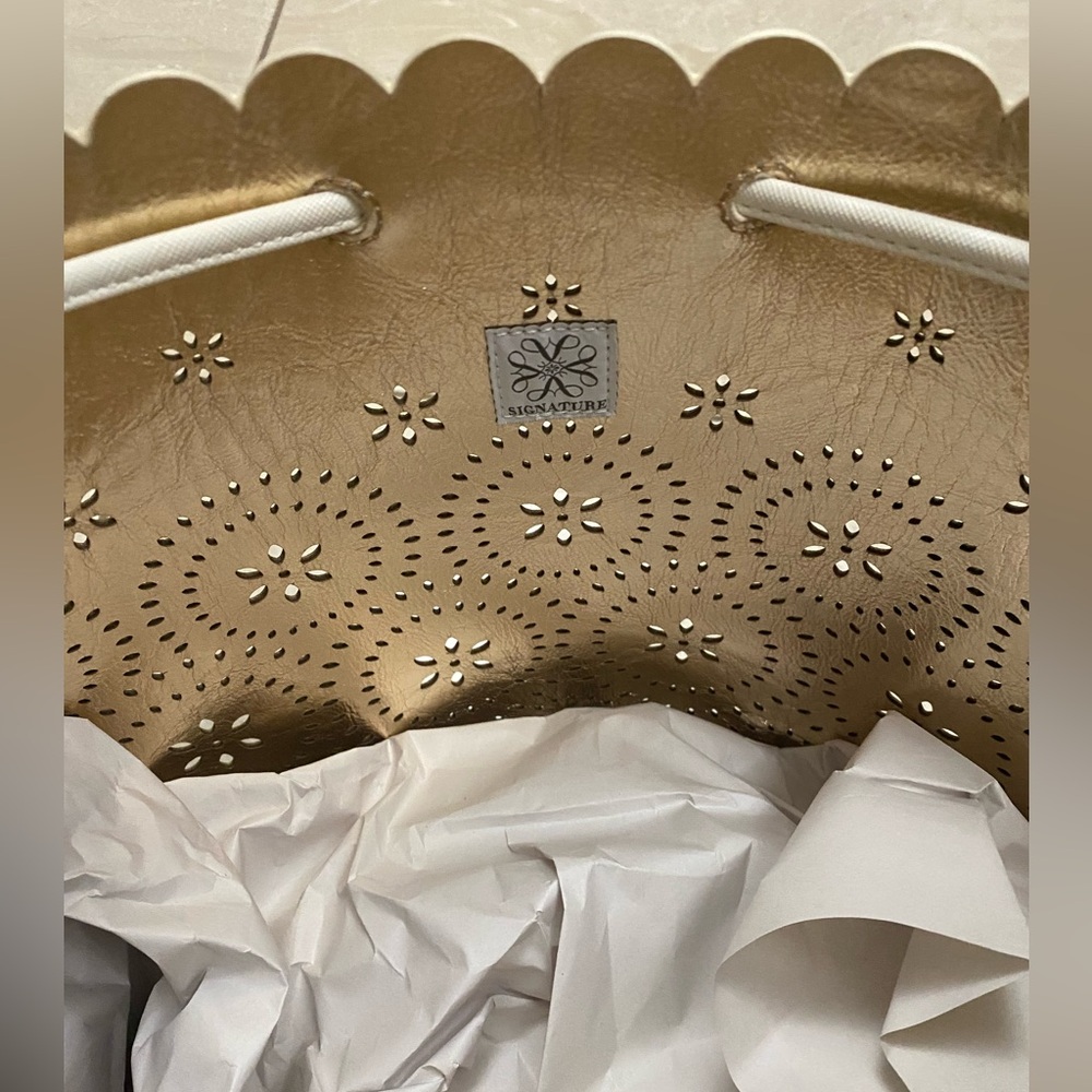 Elegant White Perforated Tote Bag - Picture 4 of 6